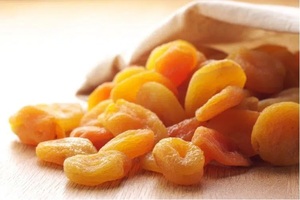 sušené meruňky železo